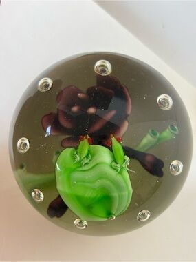 Vintage Dynasty Gallery Heirloom Frog Lily Flower Art Glass Paperweight 3-1/2”